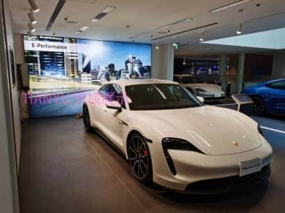 PORSCHE汽車展示間卡布燈箱a.jpg