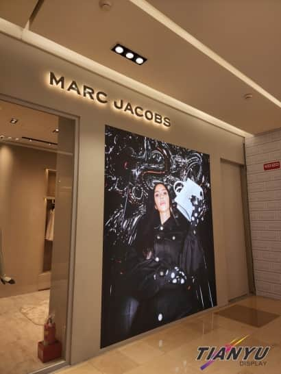 MARC JACOBS卡布燈箱板橋大遠百